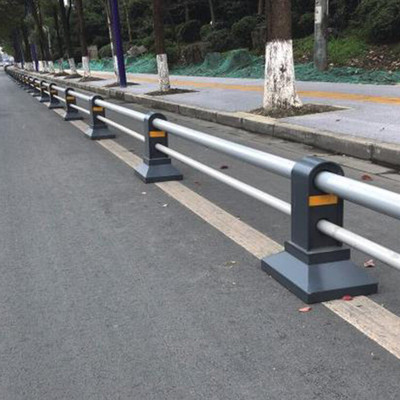 從化道路中央分隔護(hù)欄人行道京式防護(hù)欄熱鍍鋅管烤漆圍欄